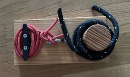 Knotentrainer - Bootsbeschlag Holz mit Klampen und Seilen