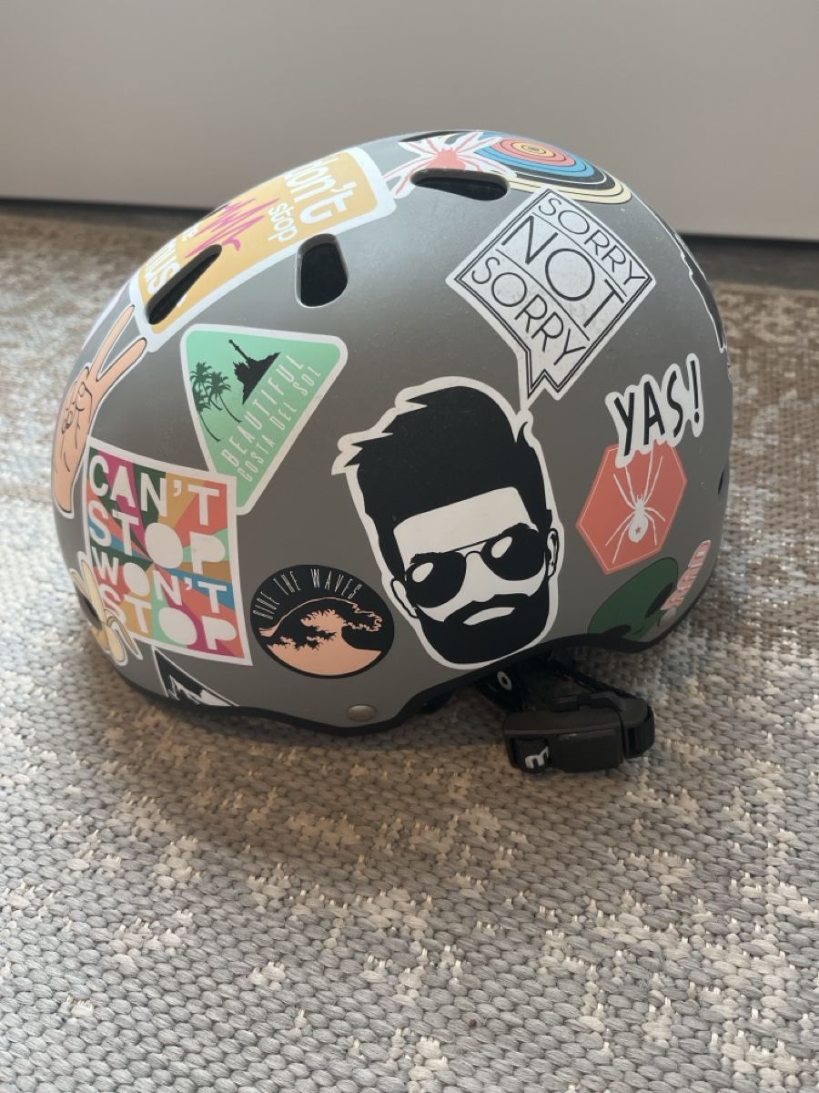 Micro Caschi: Skate-Helm, fast wie neu – Usato da Unterägeri venduto da Leines 2