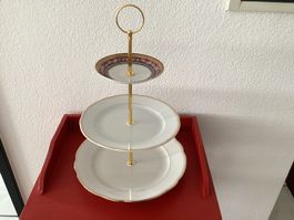 Edle Etagere 3stöckig, Porzellan mit Goldrand