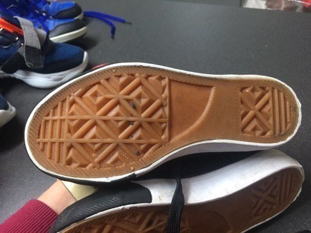Scarpe per ragazzi: Neuwertige Turnschuhe Grösse 30 – Usato da Emmen venduto da Aribini 6