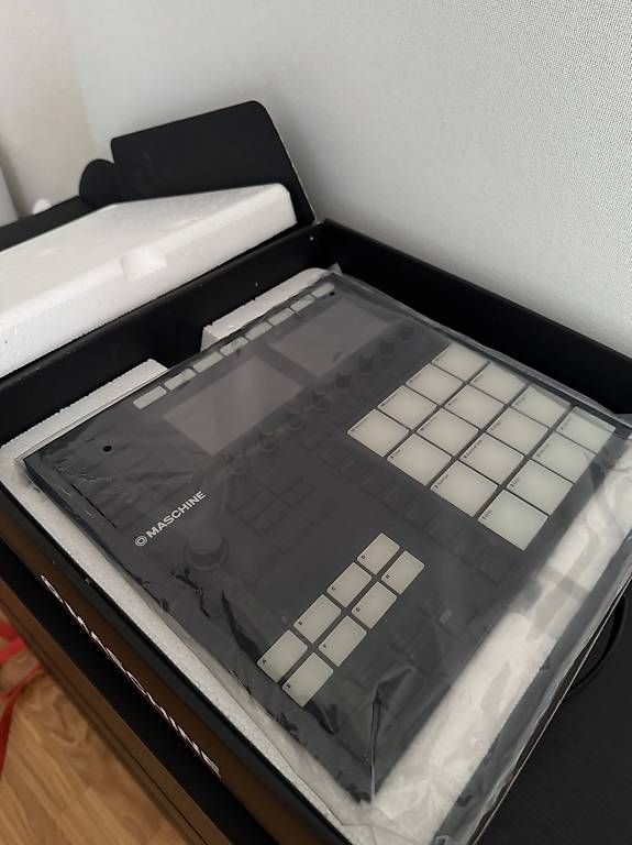 Strumenti musicali: Native Instruments Maschine MK3 – Usato da Montcherand venduto da kam_r2qh 1