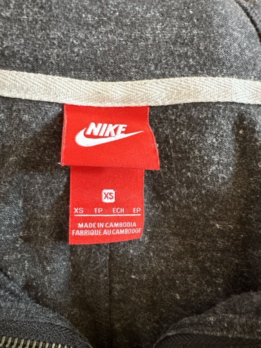 Nike Maglioni & Felpe: Nike Kapuzenpullover mit Reissverschluss Gr. XS – Usato da Grub AR venduto da sam_rq67 2