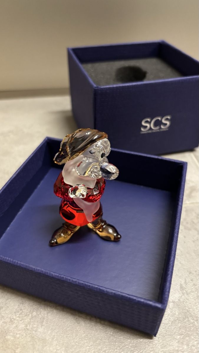 Swarovski Statuette: Swarovski SCS 2019 Exclusive Disney Snow White Grumpy – Nuovo e nell'imballaggio originale da Lausanne venduto da Global.P 6