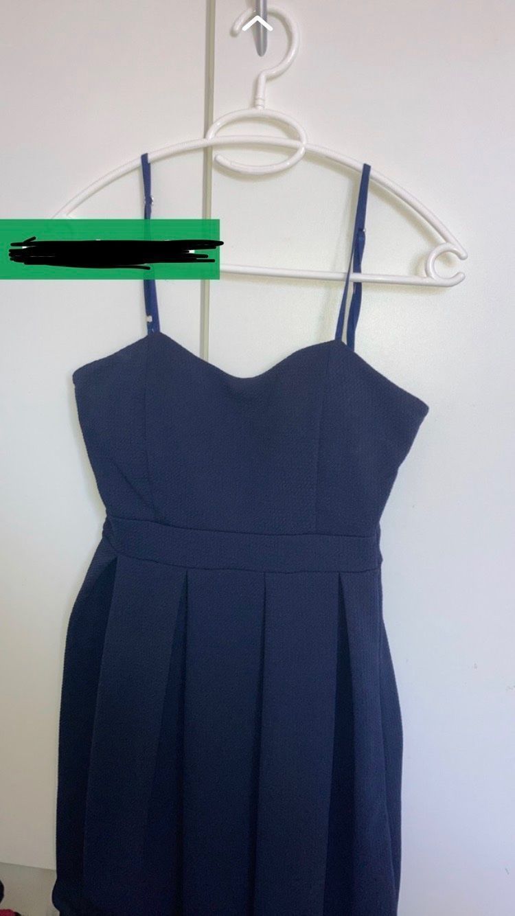 Vestiti: cocktail kleid blau xs – Nuovo (secondo la descrizione) da Fislisbach venduto da secondhandF