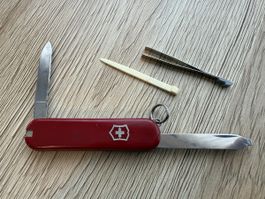 Kleines Victorinox Sackmesser IKEA Edition – rot