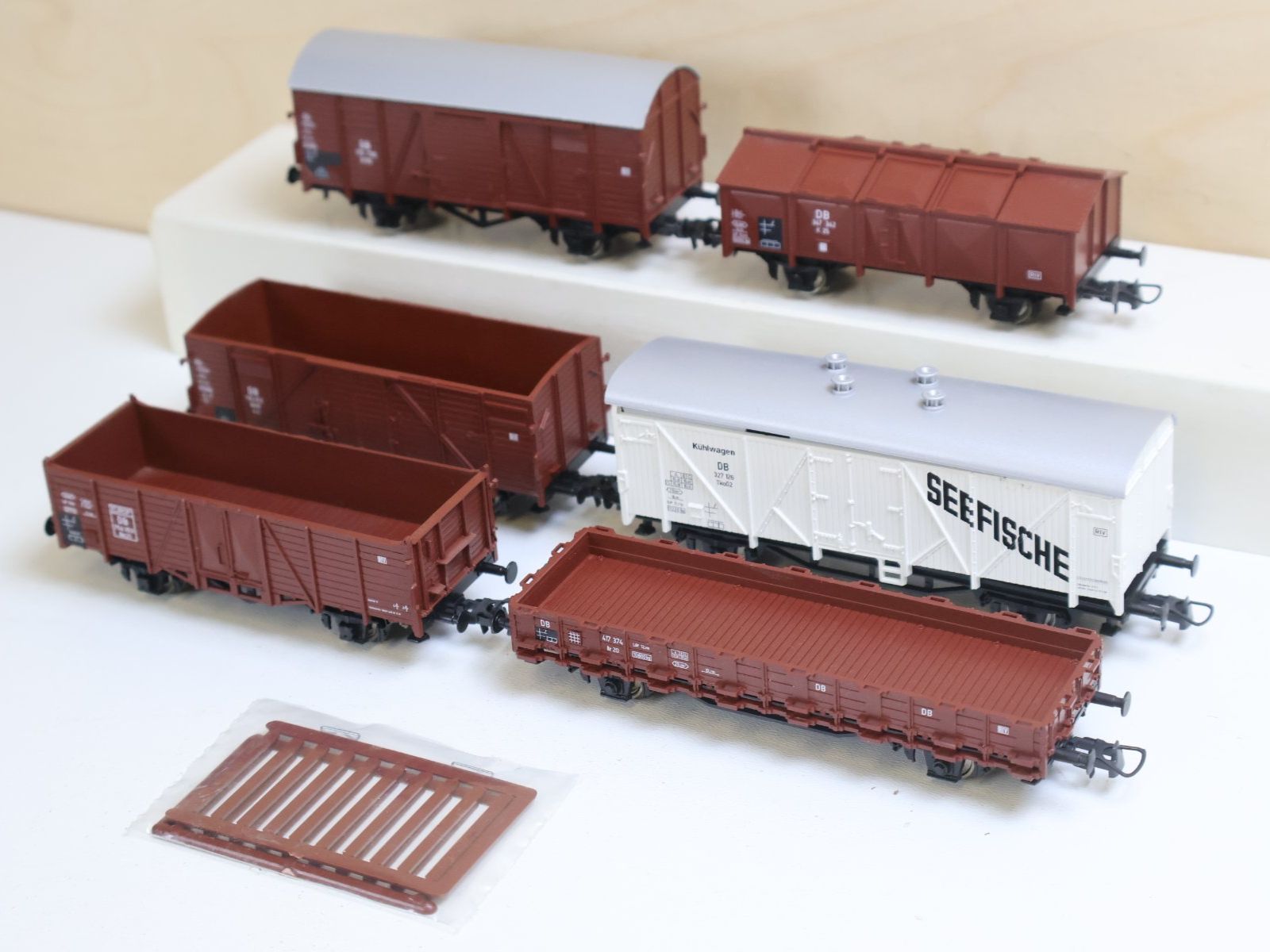 Roco Modelleisenbahnen: ROCO 6 x Güterwagen H0 - schönes Set – Gebraucht aus Winterthur von Monstera 1