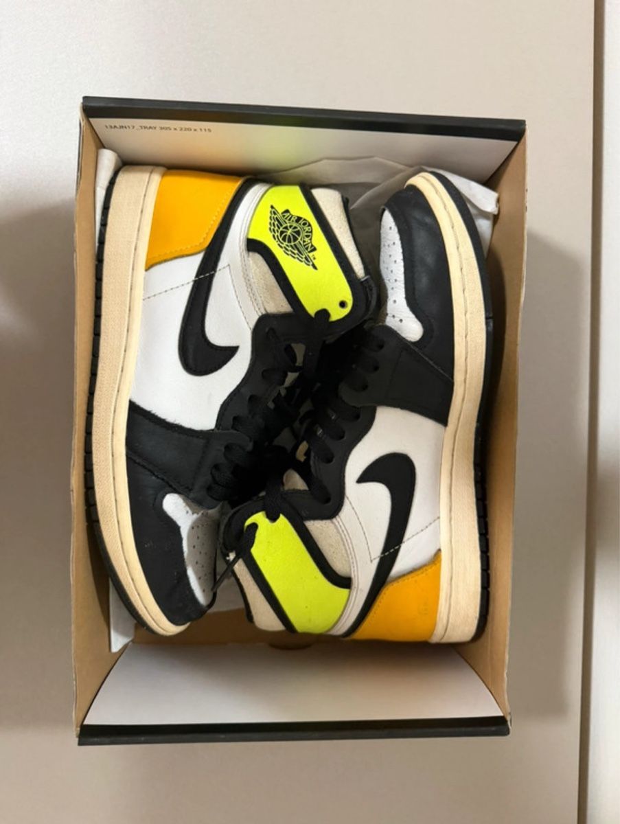 Jordan Scarpe da uomo: jordan 1 retro high white black volt university gold  – Usato da Vich venduto da yva_pgr7