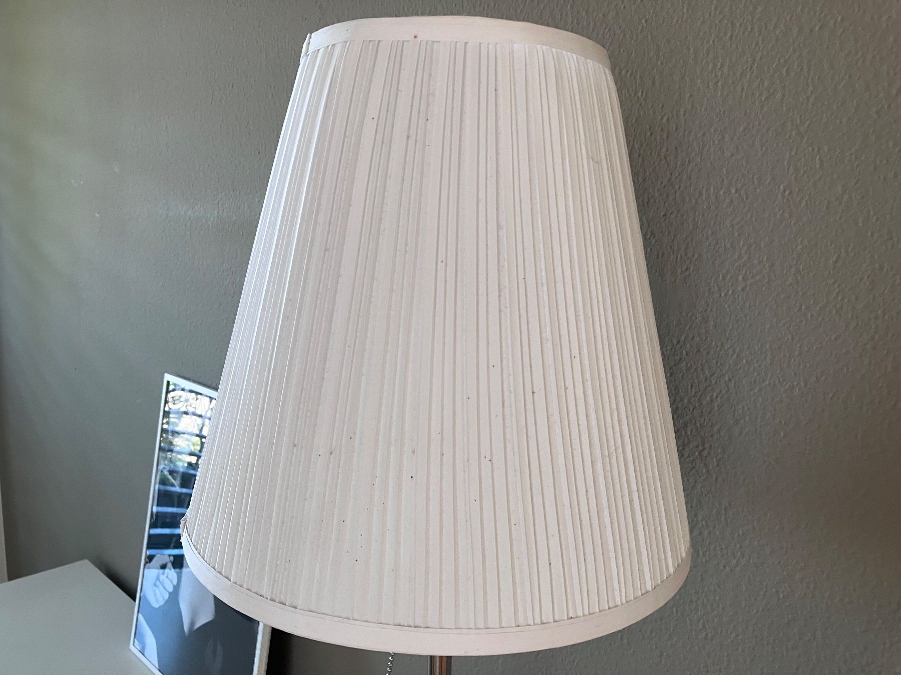 Ikea Lampes: Astrid Ikea Lampe weiß Silber – D'occasion à Riehen par tab_p675 1