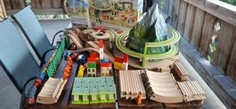 Holzeisenbahn mit extrem viel Zubehör