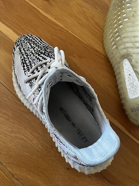 Herrenschuhe: Adidas Yeezy Boost 350 V2 "Zebra" – Gebraucht aus Zürich von apple-pie12 4