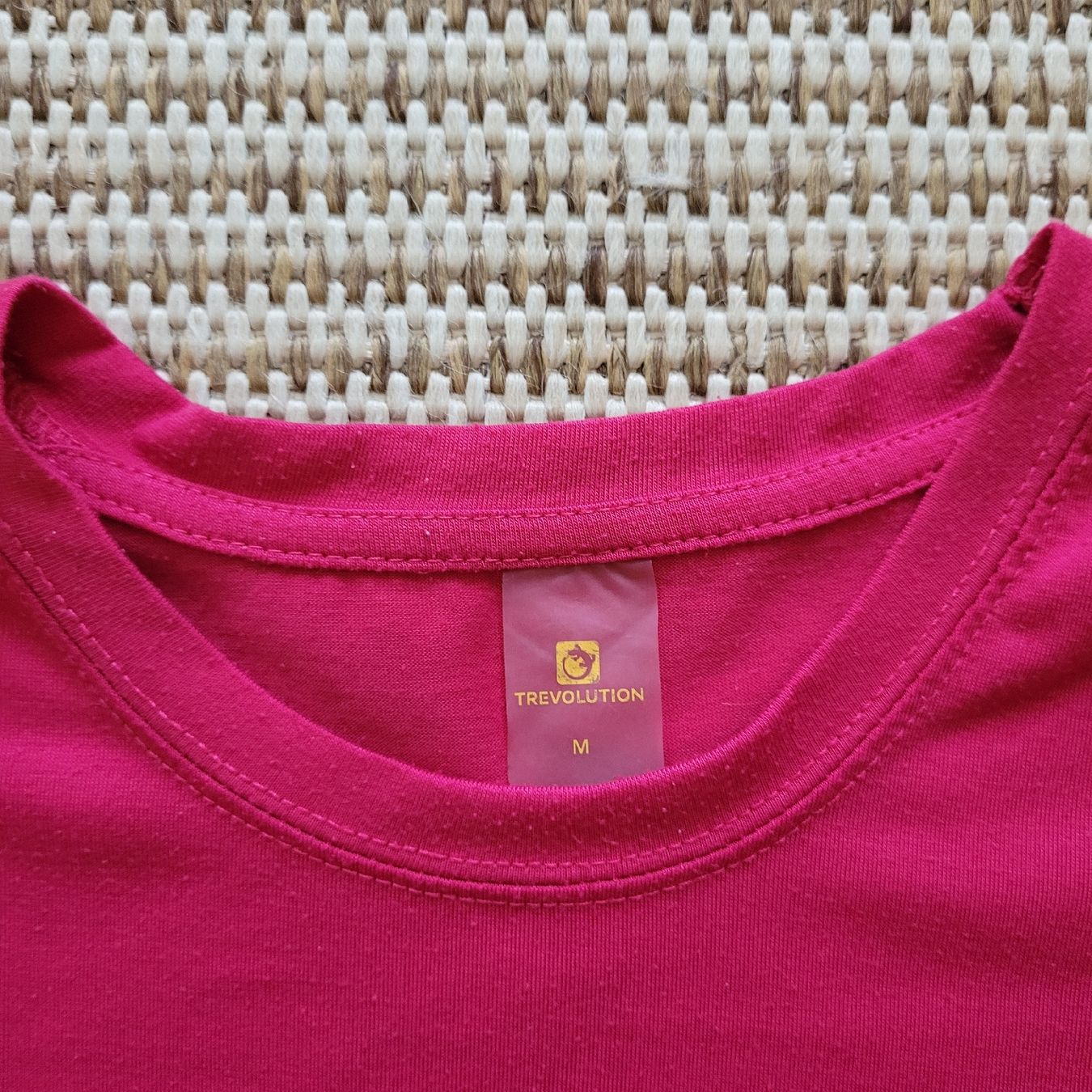 T-shirt: TREVOLUTION T-shirt rose - taille M – Usato da Genève venduto da Tanaa_12 2