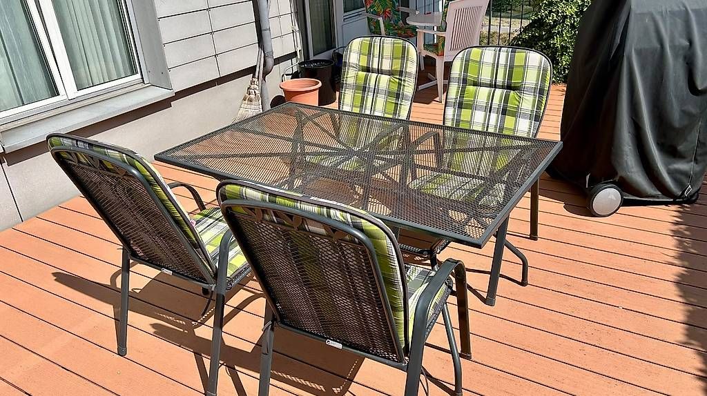Tables: Gartentisch plus 4 Stühle – D'occasion à Richterswil par sarabi33
