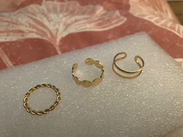 3 sehr schöne goldfarbene Ringe, versch Sujet s. Foto, neu