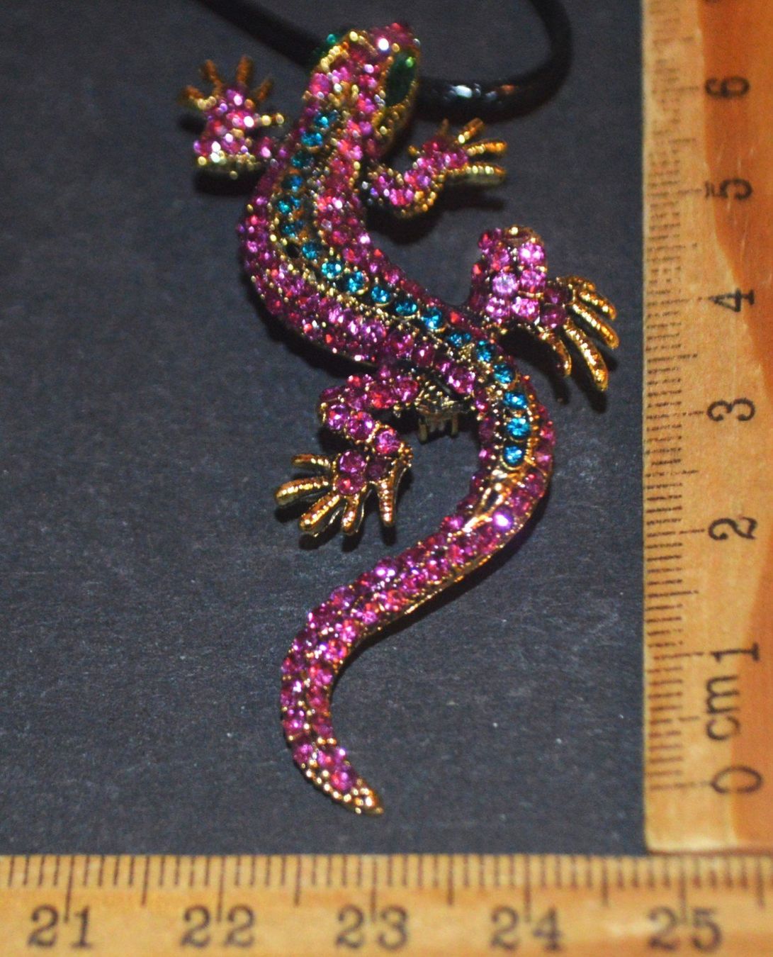 Spille & Fermagli: Brosche oder Halskette L-6693 – Eidechse purple mit Strass – Nuovo e nell'imballaggio originale da Goldiwil (Thun) venduto da han_v5b7 2