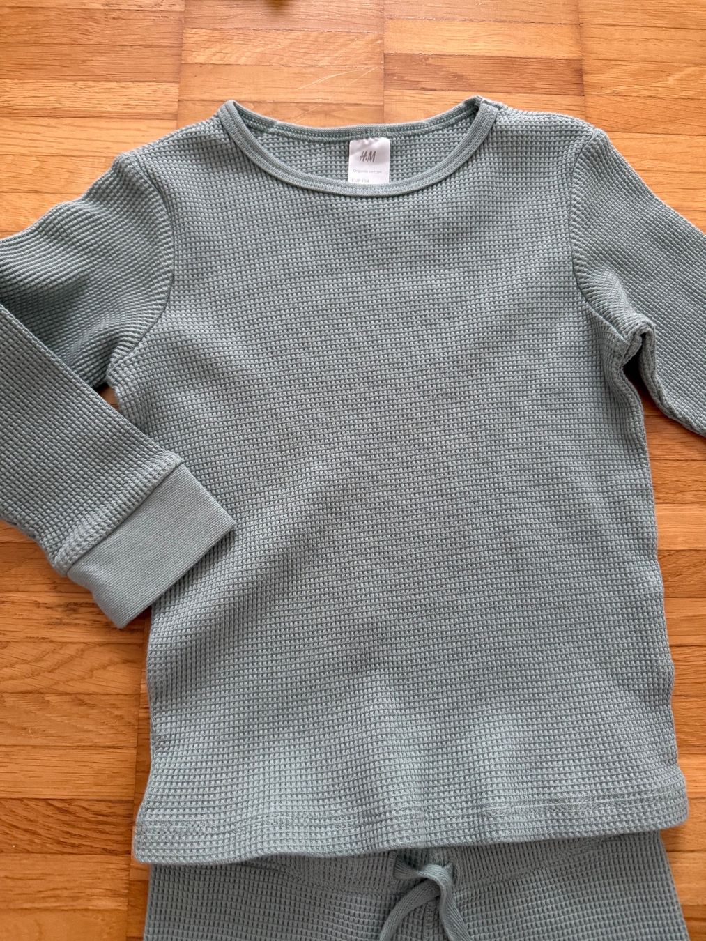 H&M Kleiderpakete & -sets: H&M Wafflestruktur 2teiler Gr 104 – Neu (gemäss Beschreibung) aus Richterswil von Eunoia85 1