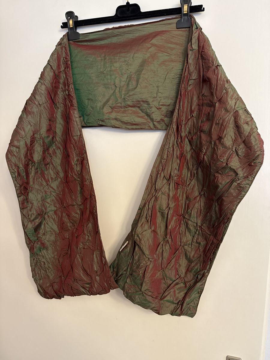 Foulards, Tücher & Schals: Edler Seidenschal von Senas – Gebraucht aus Zürich von OLDandNEW.