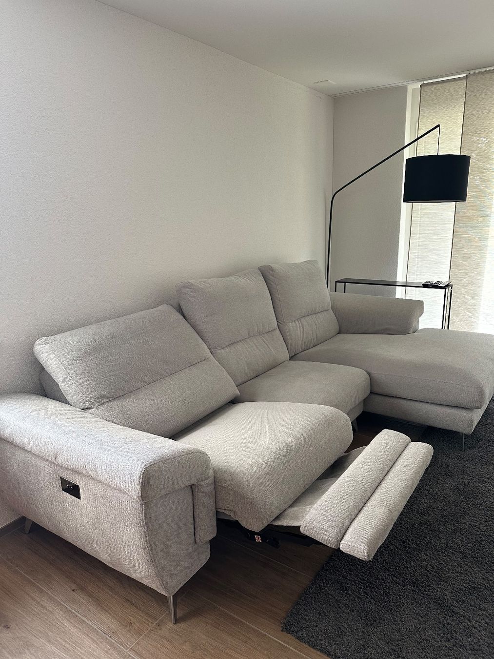 Sofas: Ecksofa grau mit Relaxfunktion, Stoff, gut erhalten – Gebraucht aus Feusisberg von Blueskys01 1