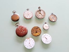 Lot de montres de poche et fournitures 