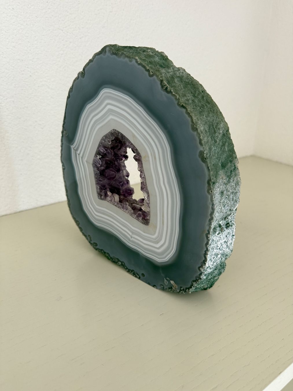 Minerali & Pietre curative: Agate geode amethyst, unique decorative piece. – Usato da Schindellegi venduto da Haru5 1