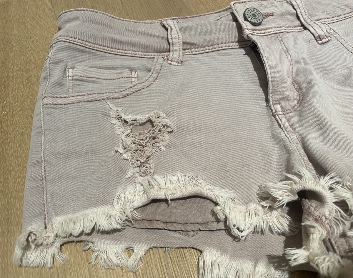 Jeans: Refuge distressed denim short US 2 blush pink – Gebraucht aus Embrach von lau_2gtp 2