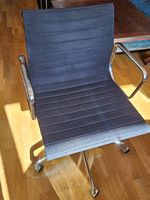 Original Vitra Eames Aluminium Chair EA 117  Bürostuhl