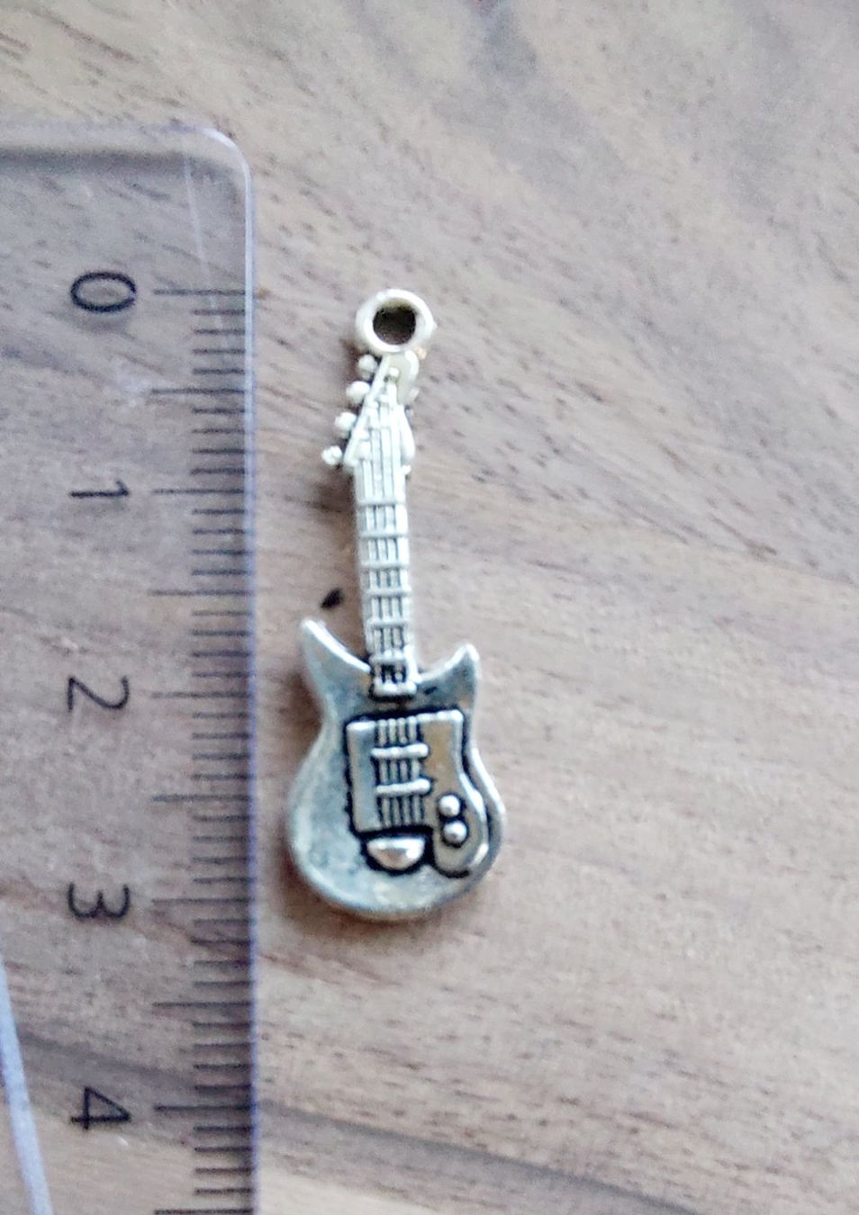 Ciondoli: Charm Anhaenger Guitar neuwertig – Nuovo (secondo la descrizione) da Horgen venduto da zur_jq85