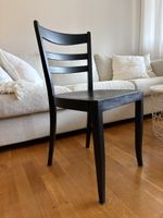 4 Stück - Schwarze Design Stühle aus Holz, Gastrodesign