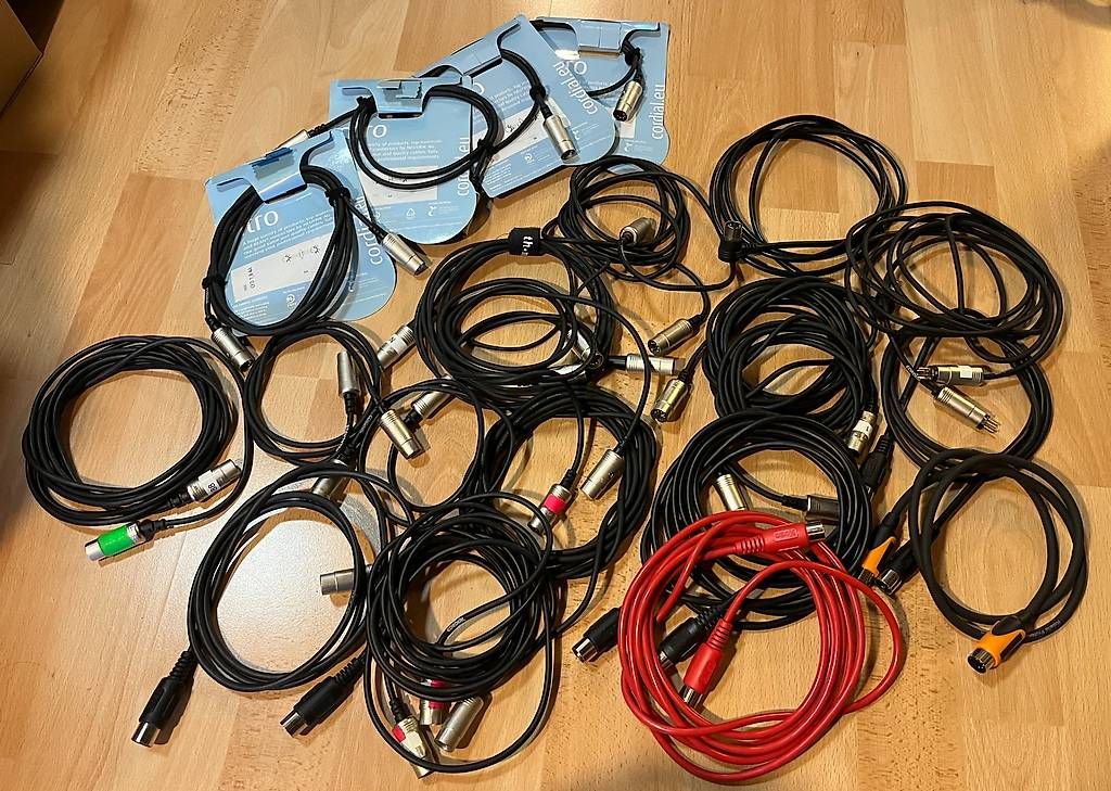 Cavi: Verschiedene Contrik / Neutrik MIDI-Kabel – Usato da Zürich venduto da Ciccione88