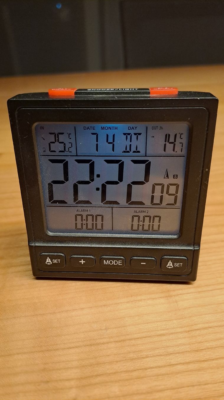 Sveglie: Wecker mit 2 Alarm,Temperatur und  Datum – Nuovo (secondo la descrizione) da Schattdorf venduto da quota1000 1