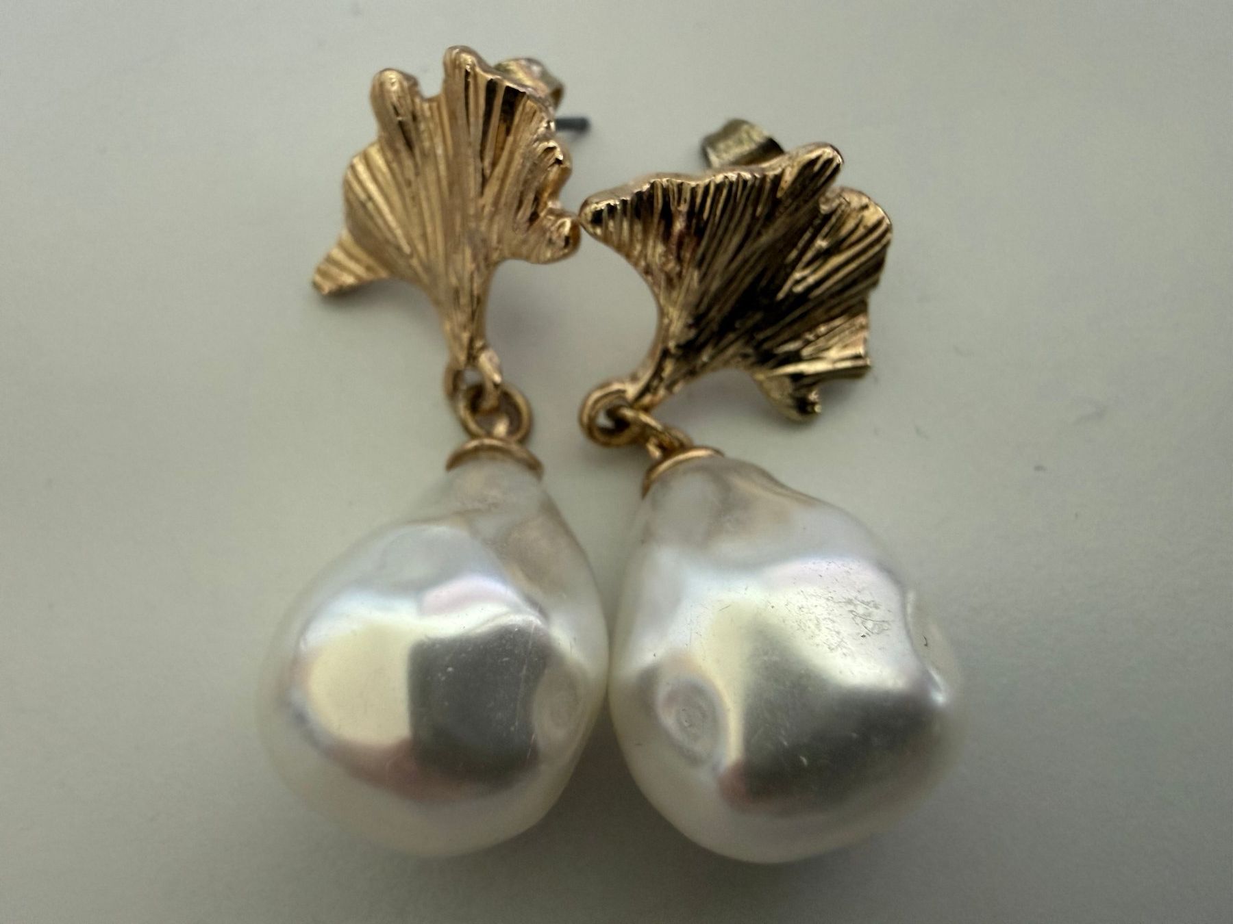 Ohrringe & -stecker: Ohrringe Modeschmuck Perle an Gingkoblatt – Neu (gemäss Beschreibung) aus Kirchdorf AG von coco123