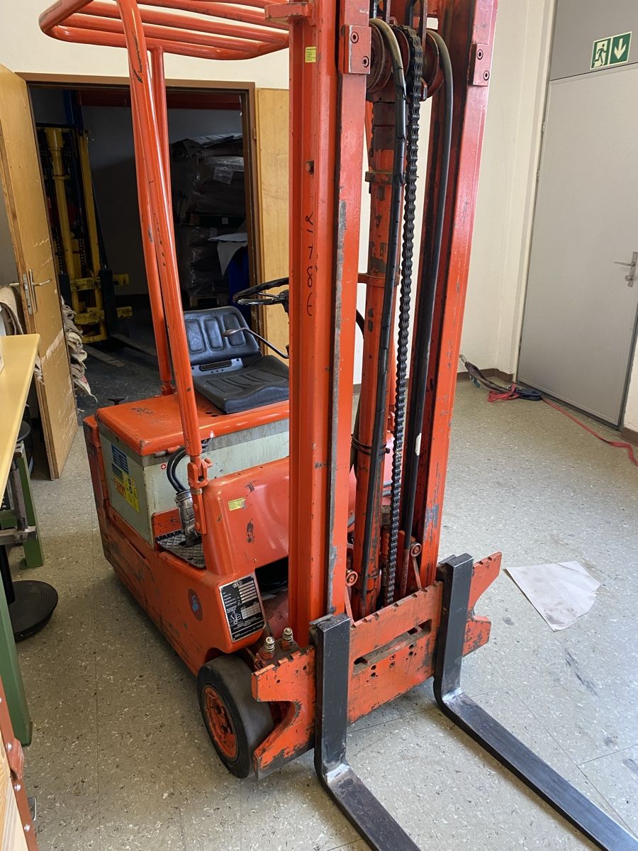 LÖWE Elektro Gabelstapler 2 Tonnen mit Seitenschieber