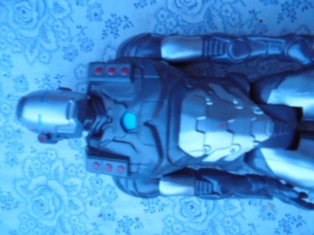 Marvel Spielzeuge: Comic War Machine Actionfigur Marvel - Guter Zustand – Gebraucht aus Basel von Gurit76