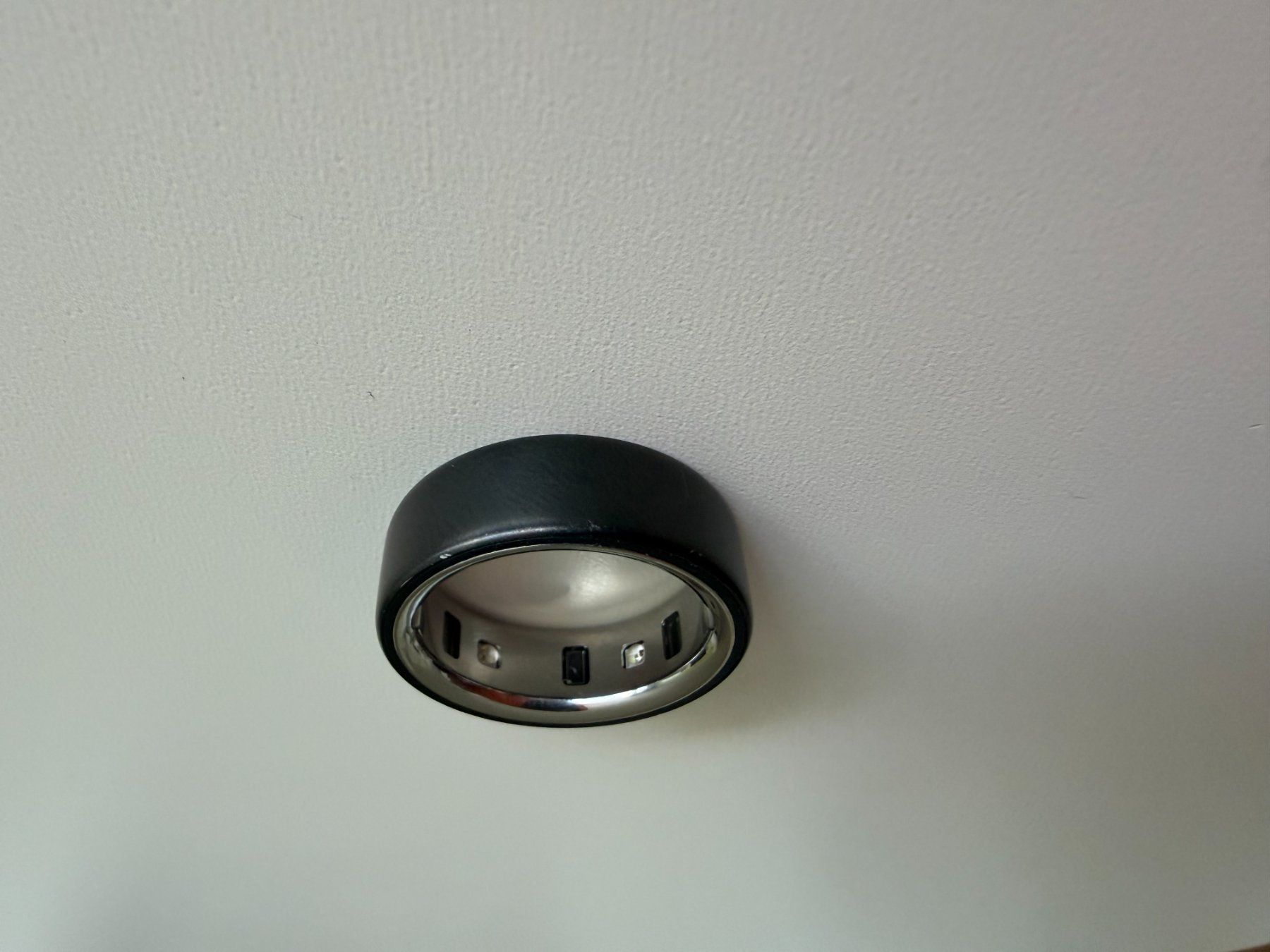 Anelli: Oura Ring 4 / size 9 / stealth – Usato da Schötz venduto da Spesso 3