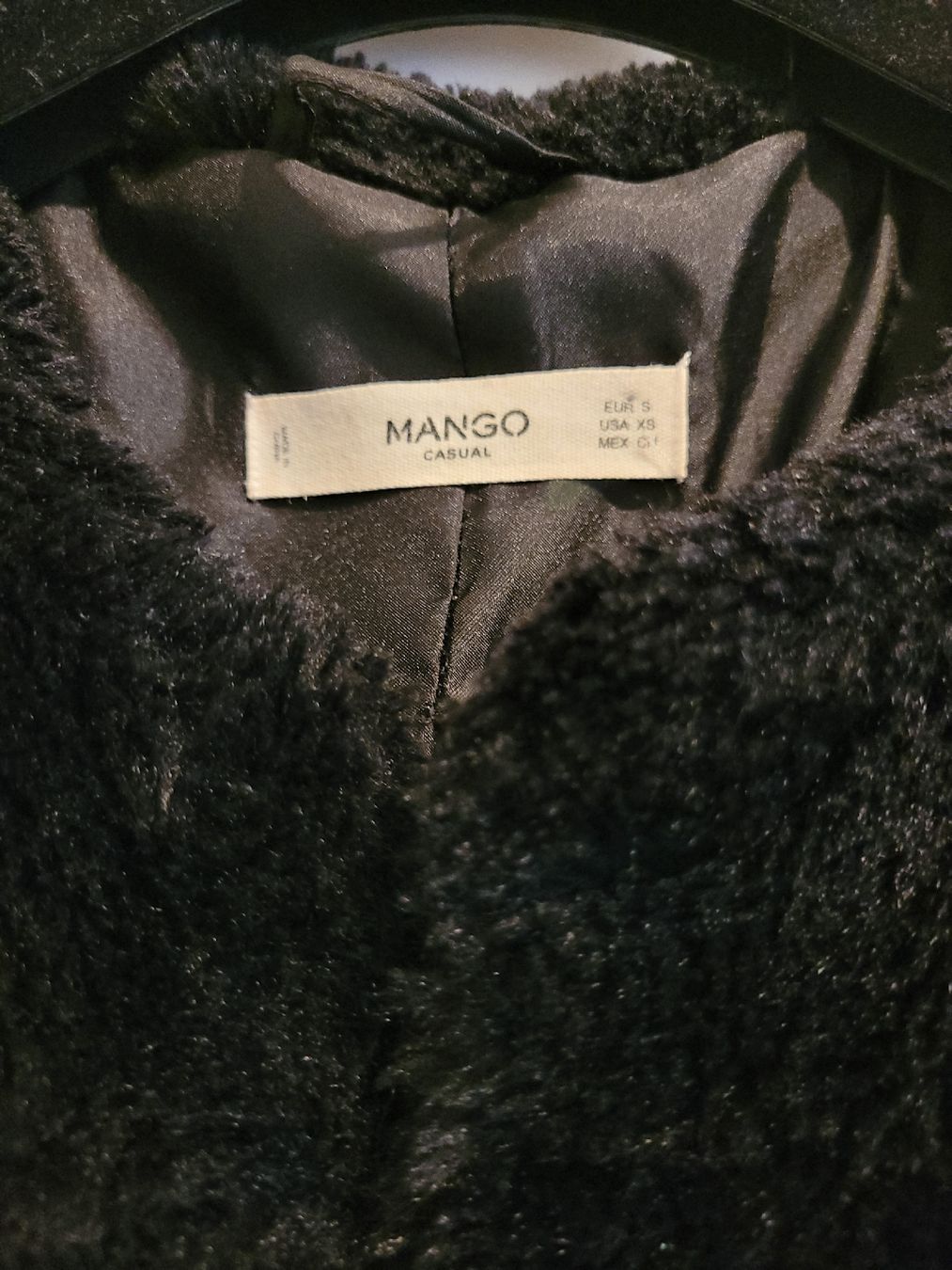 Mango Cappotti: Faux Fur Mantel, schwarz, MANGO – Usato da Basel venduto da 3006B_ 1