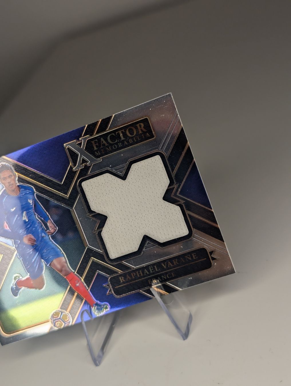 Panini Sammelbilder & Trading cards: Raphael Varane Player Worn Patch Frankreich Panini Select – Neu (gemäss Beschreibung) aus Hunzenschwil von BRPCards 1