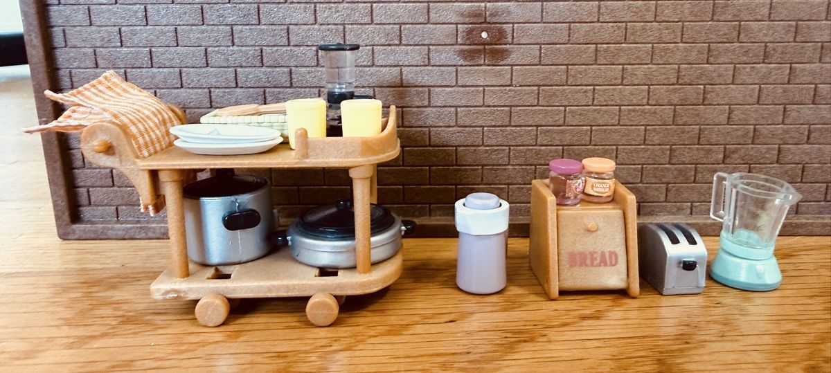 Sylvanian families Giocattoli: Ensemble chariot petit déjeuner et accessoires – Usato da Grand-Lancy venduto da Roteli76
