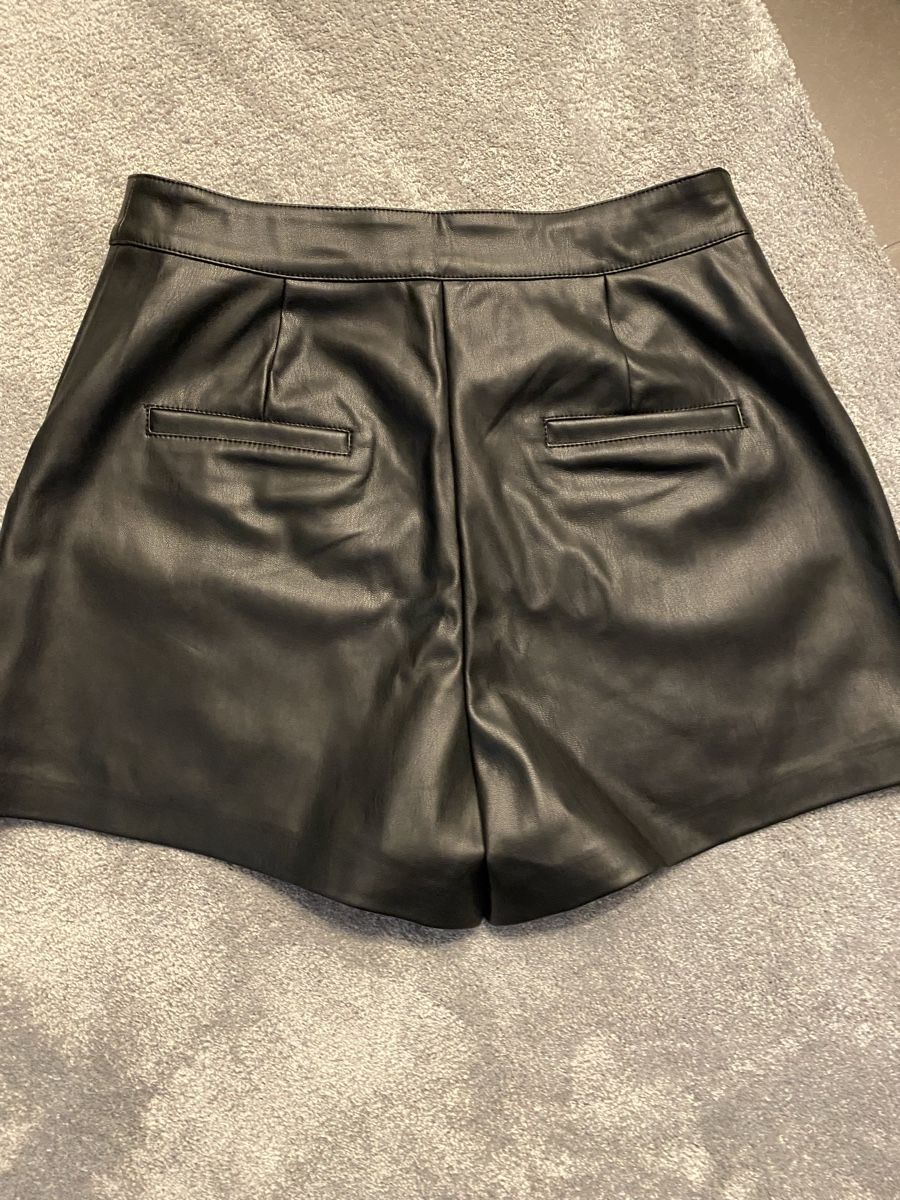 Pantaloni: Shorts Kunstleder Gr.38 – Nuovo (secondo la descrizione) da Solothurn venduto da Marcol333 1
