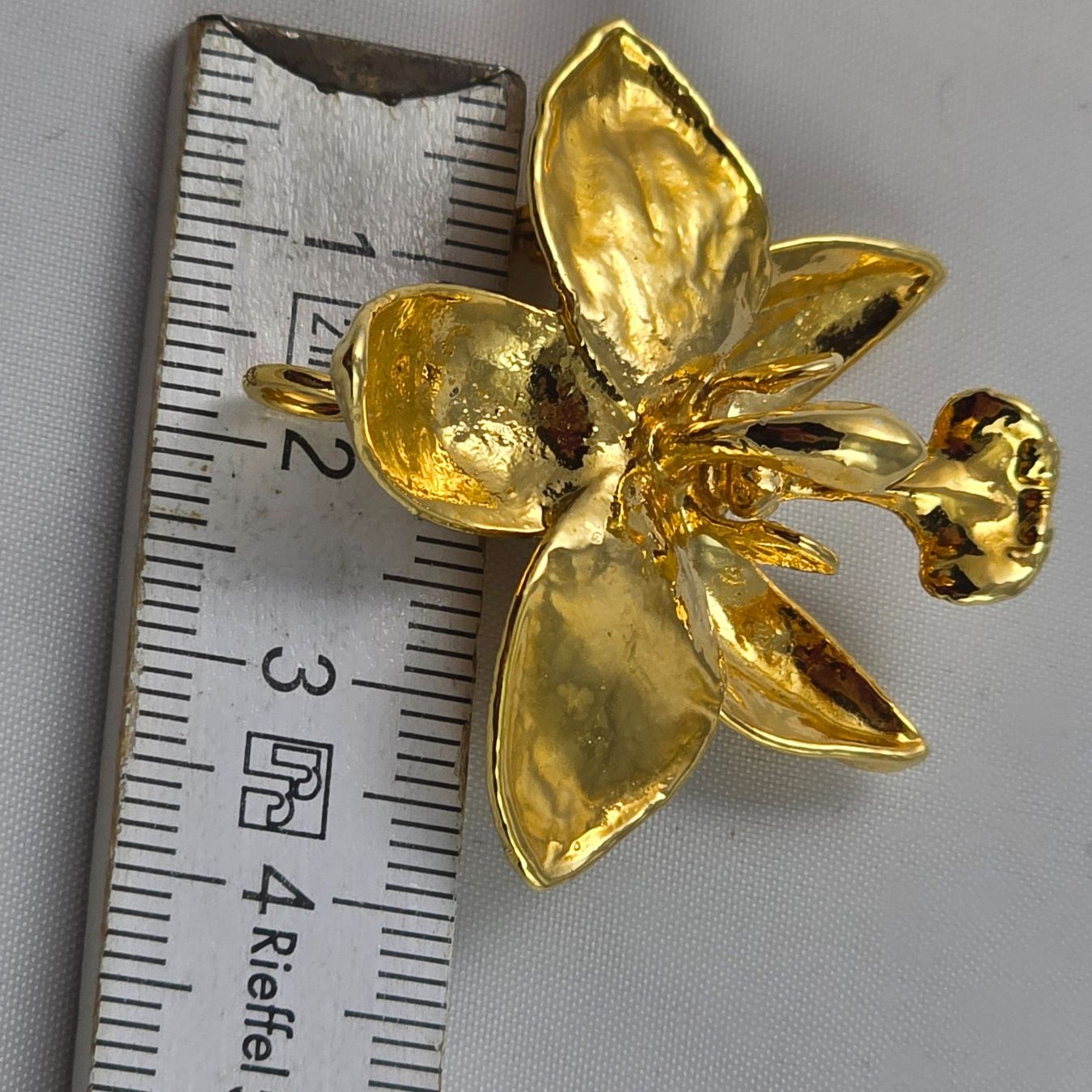 Spille & Fermagli: Kleine goldfarbene Brosche oder Anhänger    652 – Usato da Wald ZH venduto da Martin79 5