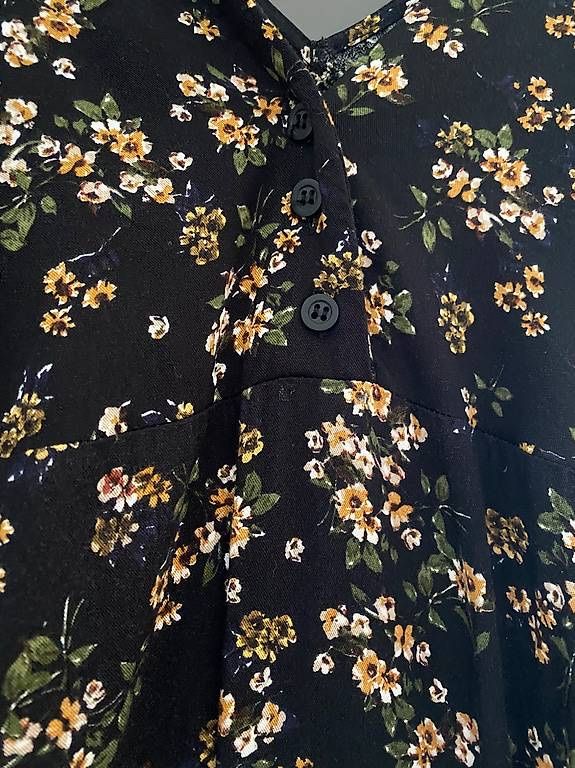 Robes: Kleid Blumenmuster Kurzarm – D'occasion à Luzern par ale_v5qn 1