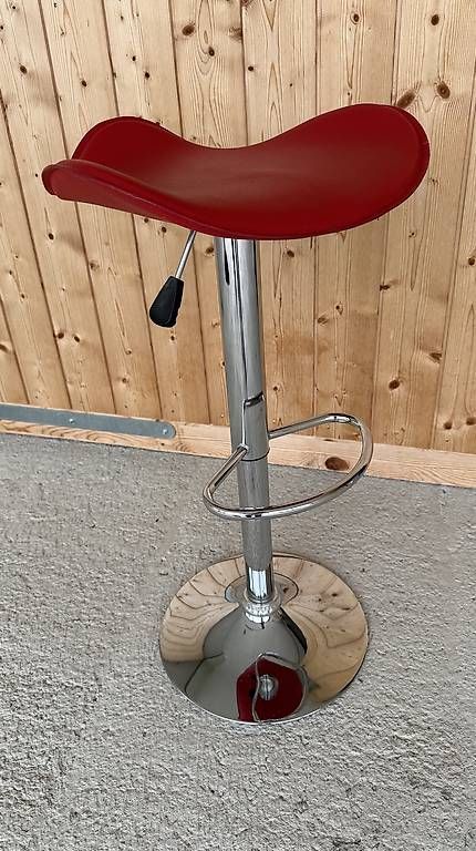 Sgabelli: Bar Höcker Stuhl Leder rot – Usato da Inwil venduto da Rknuddel
