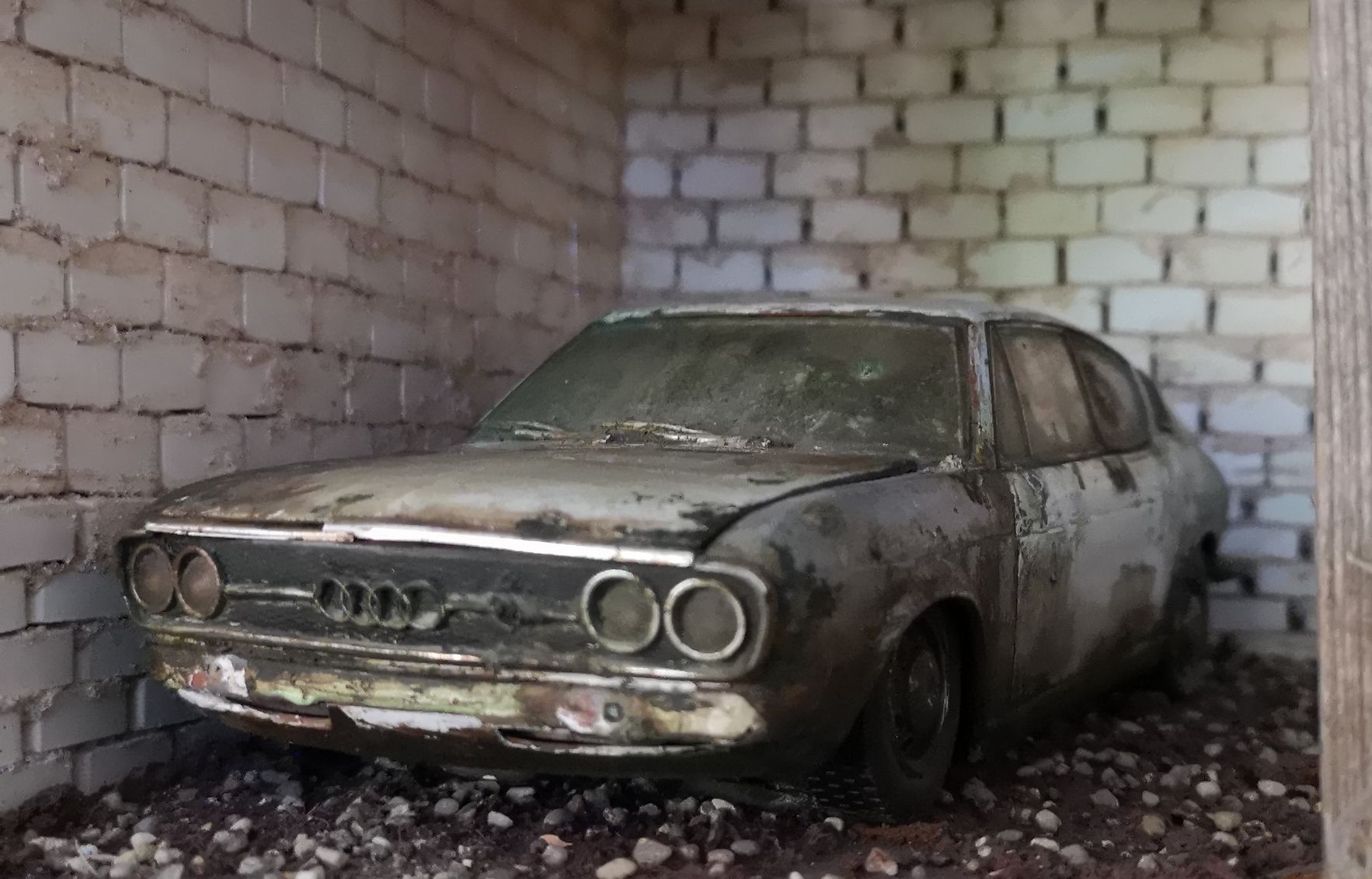 Audi Modellautos: 1:18 Audi 100 "Scheunenfund" - Unikat – Gebraucht aus Niederbipp von kevintifu20