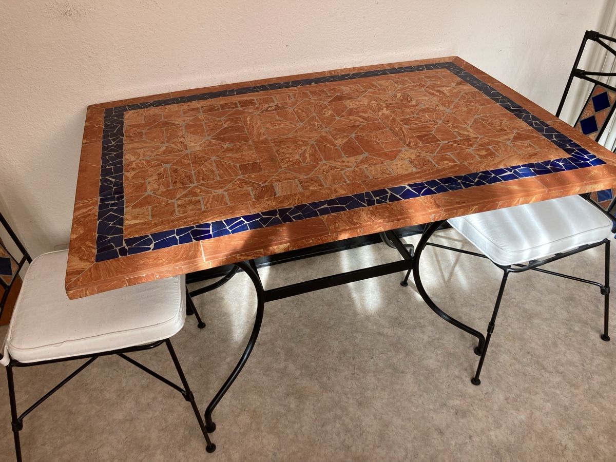 Set di tavolo e panche: Gartentisch Mosaik mit 2 Stühlen – Usato da Rorbas venduto da Tammy06 3
