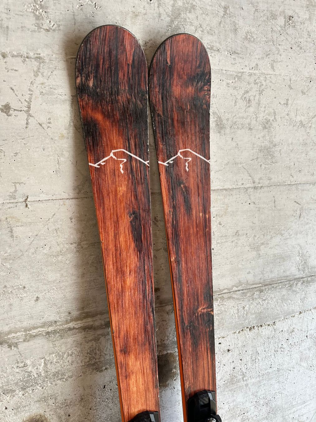 Sci: Wallis Handgemachte Ski 153CM – Usato da Emmenbrücke venduto da karkarkar 1