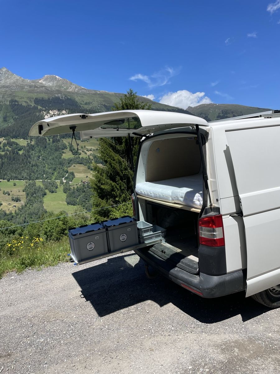 Camping Fahrzeuge: VW Bus T5 – Gebraucht aus Obersaxen von arn_t2wr 1