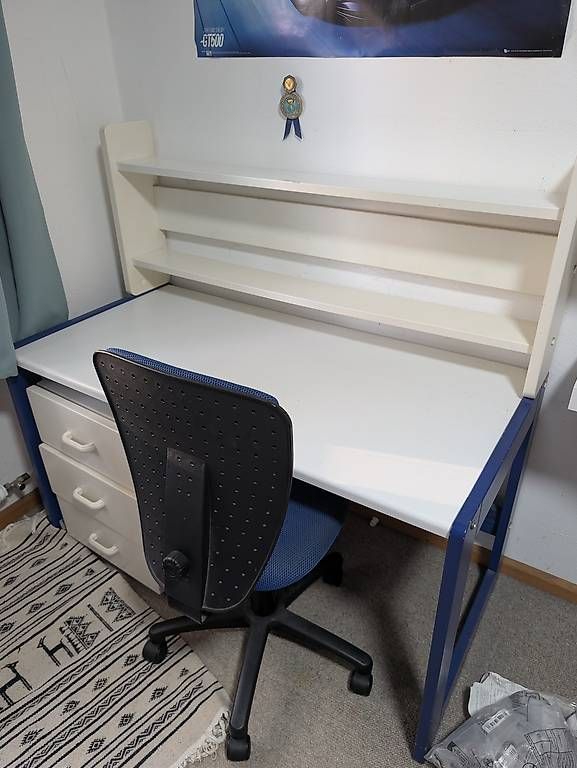 Schreibtische: Kinderpult + Stuhl  – Gebraucht aus Reinach BL von MK_2004 1