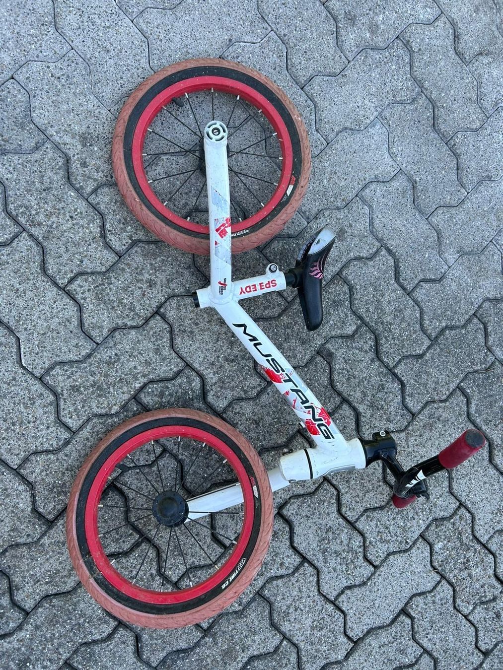 Biciclette: Laufrad Mustang - weiss/rot – Usato da Thalwil venduto da cyggy 1