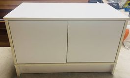 Weisser Unterschrank, zweitürig