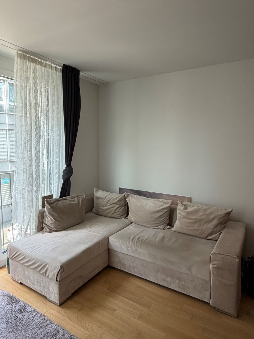 Divani: Modernes Ecksofa mit Bettfunktion in Beige – Usato da Zürich venduto da vdl8