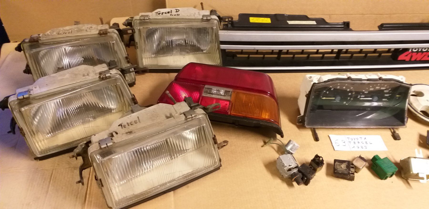 Toyota Tutti pezzi di ricambio auto: TOYOTA TERCEL 1983 OLDTIMER  DIVERSES PIECES  /  DIV. TEILE – Usato da cortébert venduto da rlv 2