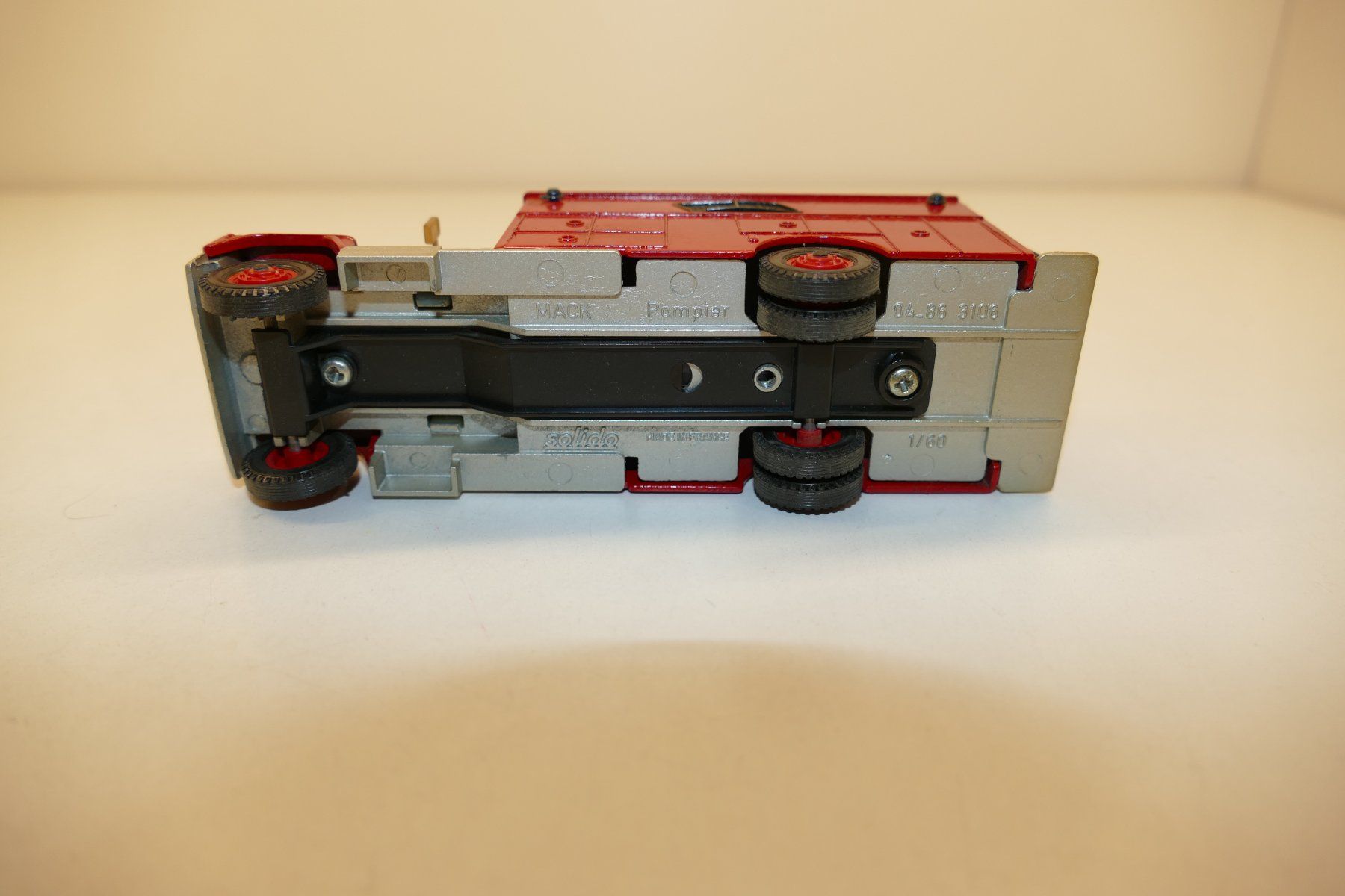 Solido Modellini d'auto: Solido 1:60: Mack Pompier – Usato da Niederhasli venduto da rail-duerst 6